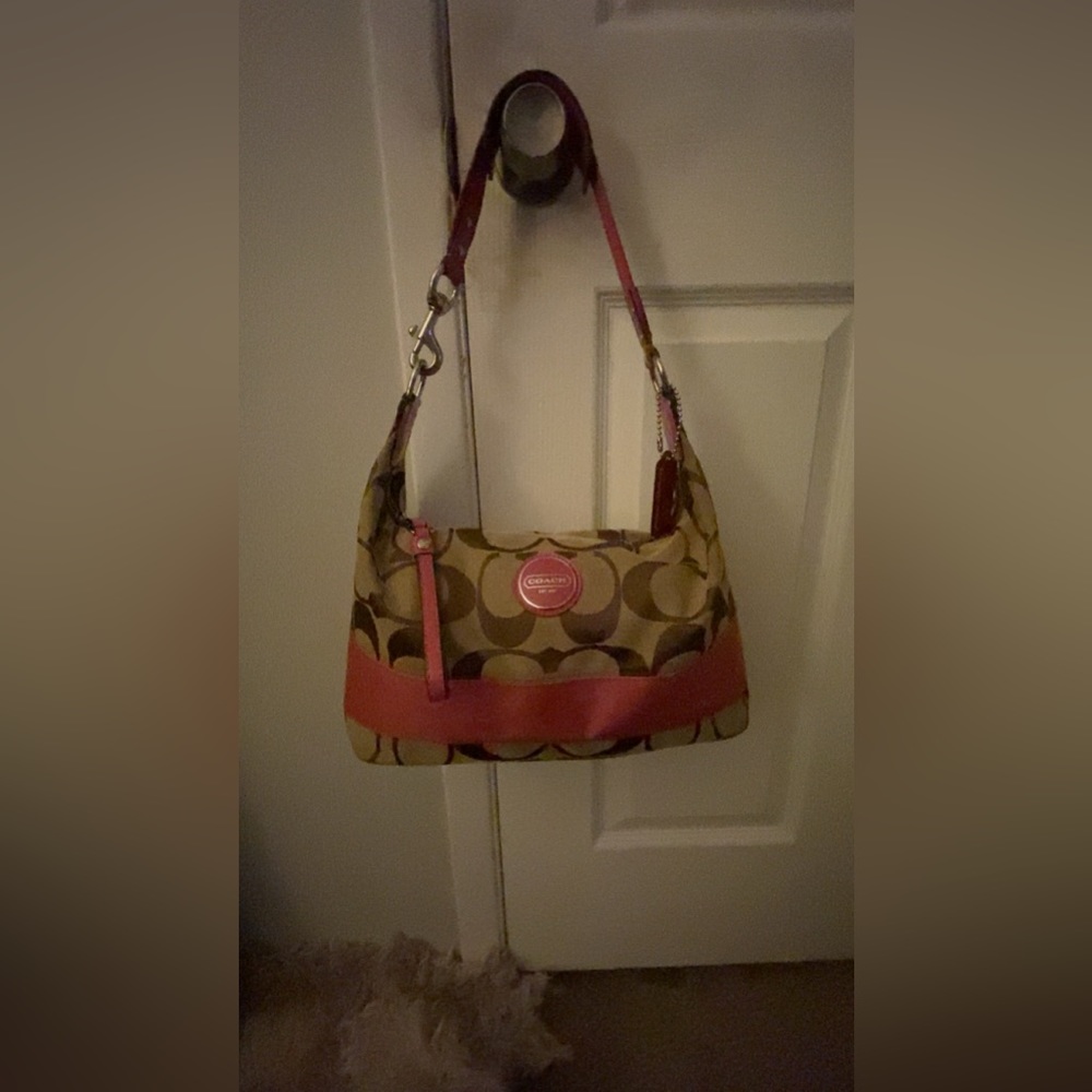 VINTAGE!! Coach stripe hobo bag! Very cute and has A LOT of room!!